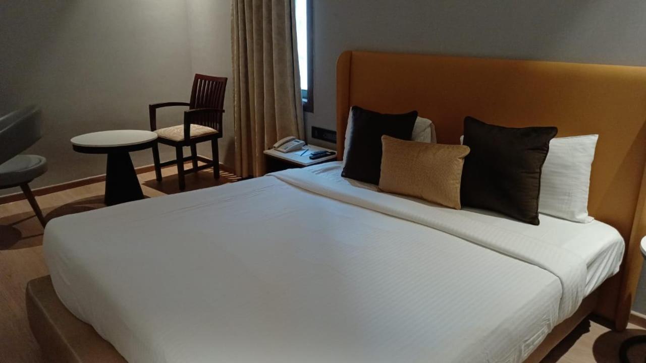 Hotel Hindusthan International, Бхубанешвар Екстер'єр фото