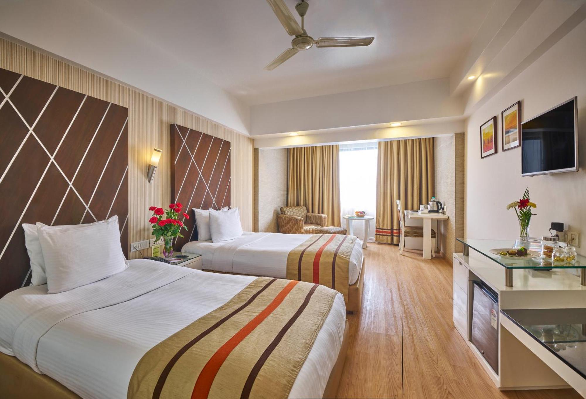 Hotel Hindusthan International, Бхубанешвар Екстер'єр фото