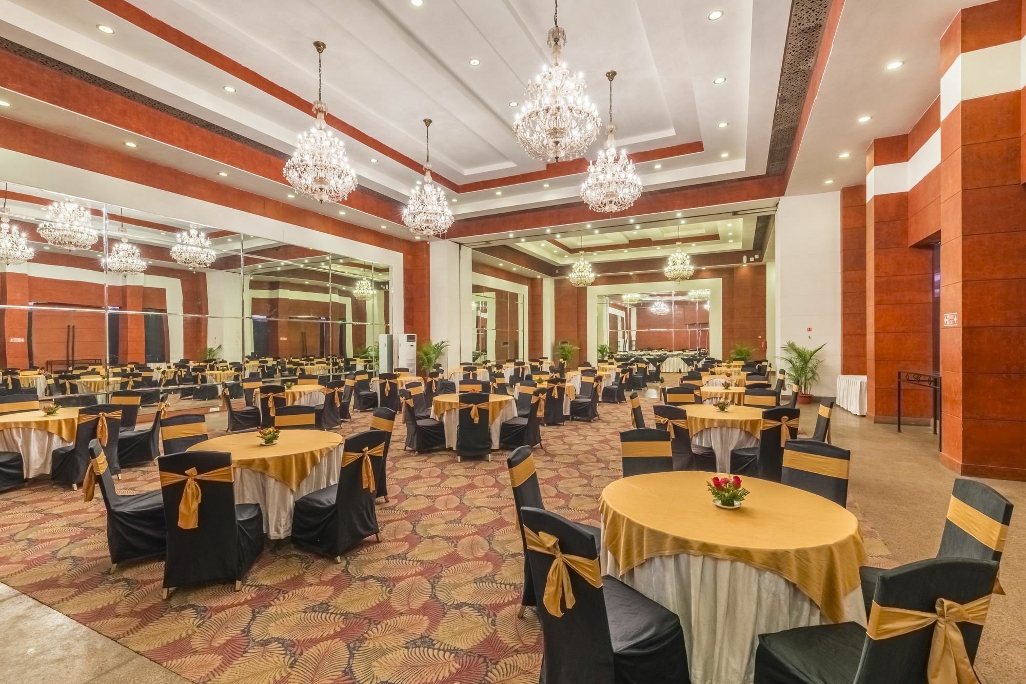 Hotel Hindusthan International, Бхубанешвар Екстер'єр фото