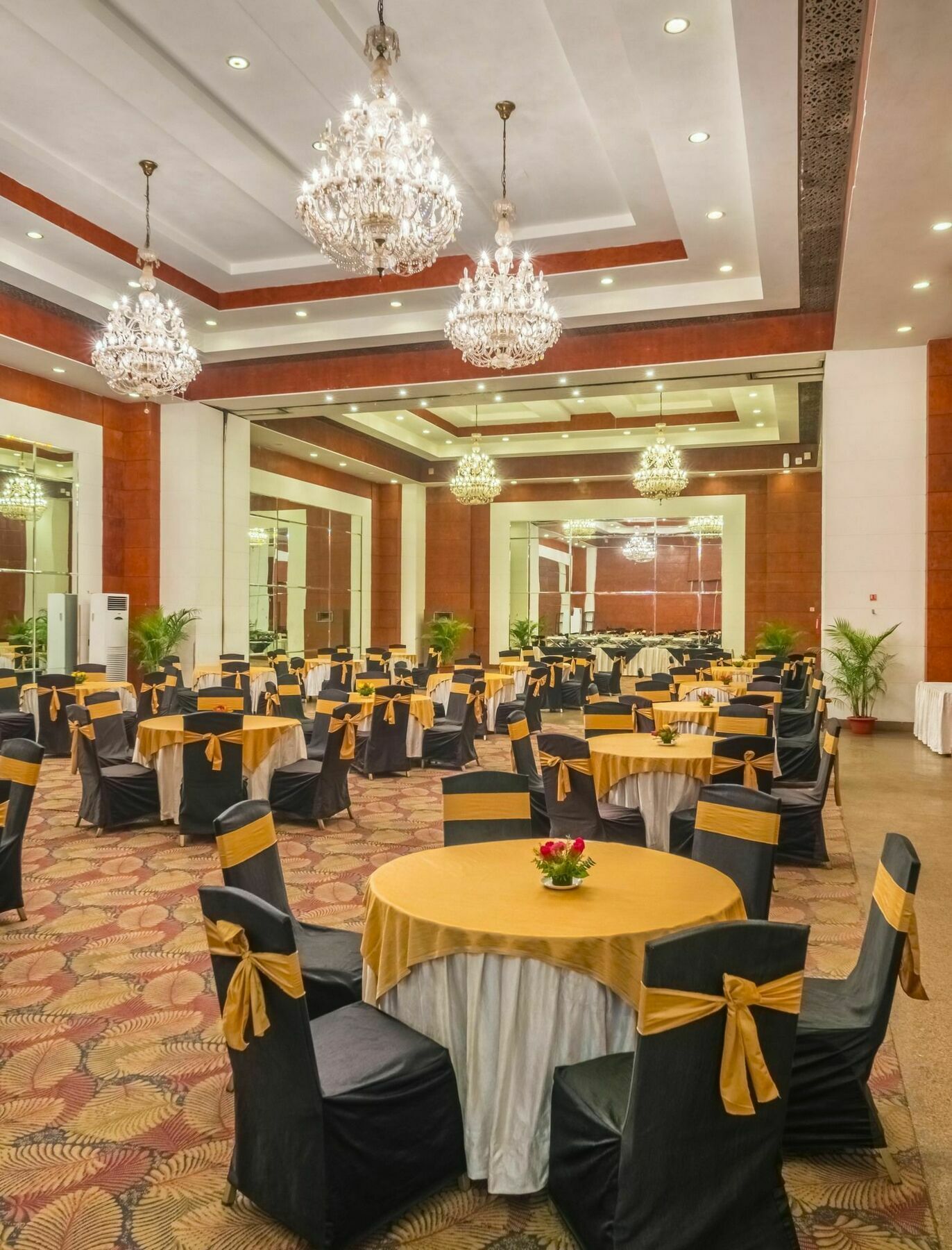 Hotel Hindusthan International, Бхубанешвар Екстер'єр фото